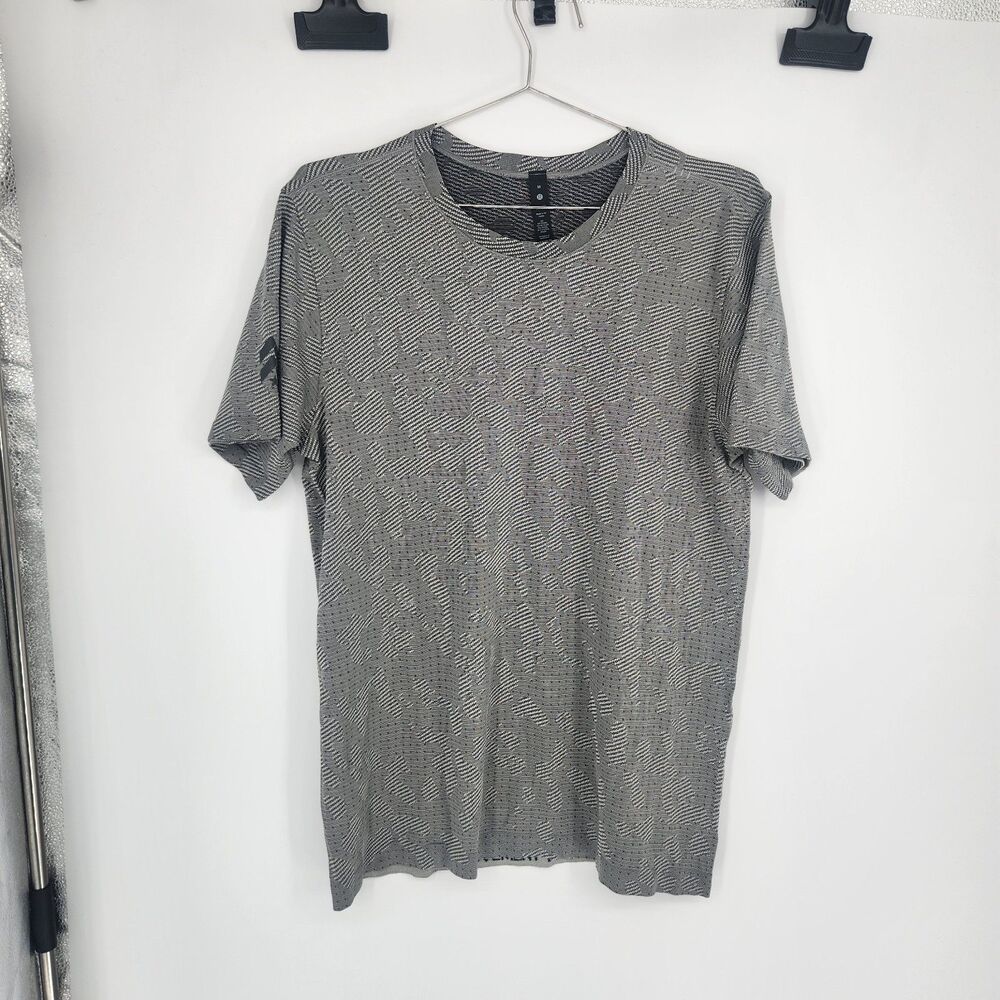 Lululemon Men's Gray Camo Movement‎ Is Medicine Athletic Short Sleeve Shirt